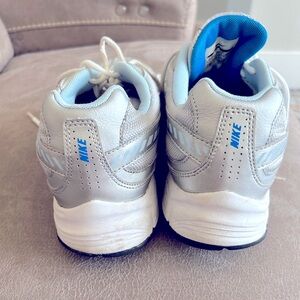 Women’s  Nike  shoes  9.5